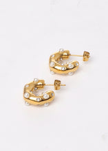 Load image into Gallery viewer, Noa Chunky Pearl & CZ Hoop