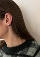 Load image into Gallery viewer, Min Huggie Silver