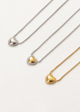 Load image into Gallery viewer, Rue heart necklace gold