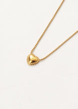 Load image into Gallery viewer, Rue heart necklace gold