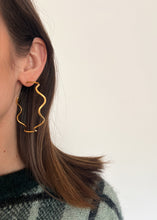 Load image into Gallery viewer, Ivy Wavy Hoop