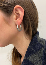 Load image into Gallery viewer, Tod Hoop Silver