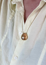 Load image into Gallery viewer, Kin Pebble Necklace Gold