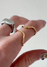 Load image into Gallery viewer, Zig Line Ring Gold
