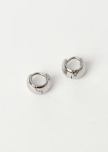 Load image into Gallery viewer, Min Huggie Silver