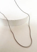 Load image into Gallery viewer, Kye Thin Snake Necklace Silver

