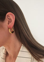 Load image into Gallery viewer, Mei Hoop Gold Small