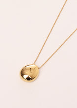 Load image into Gallery viewer, Kin Pebble Necklace Gold
