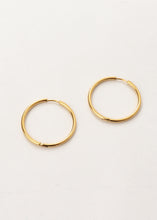 Load image into Gallery viewer, Sid 30mm Hoop Gold
