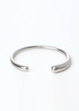 Load image into Gallery viewer, Rya Bangle Silver
