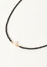 Load image into Gallery viewer, Max Pearl Necklace Black
