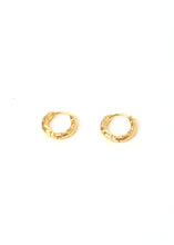 Load image into Gallery viewer, Edy 8mm Hammered Hoop Gold
