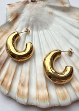 Load image into Gallery viewer, Emi C Chunky Hoop Gold
