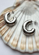Load image into Gallery viewer, Emi C Chunky Hoop Silver
