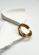 Load image into Gallery viewer, Jaq Thin Textured Ring Gold
