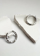 Load image into Gallery viewer, Dex Hammered Hoop Silver
