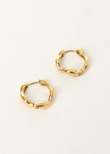 Load image into Gallery viewer, Nora Wave Hoop Gold
