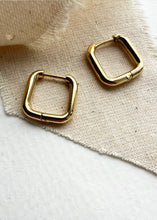 Load image into Gallery viewer, Pat square Hoop Gold
