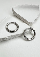 Load image into Gallery viewer, Syd 12mm Hoop Silver
