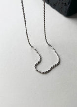 Load image into Gallery viewer, Ivy Rope Necklace Silver
