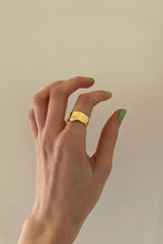 Load image into Gallery viewer, Mai Wave Cuff Ring Gold
