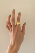 Load image into Gallery viewer, Mai Wave Cuff Ring Gold
