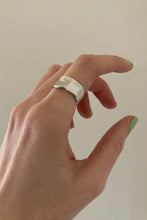 Load image into Gallery viewer, Mai Wave Cuff Ring Silver
