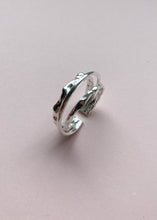 Load image into Gallery viewer, Obi Entwined Ring Silver
