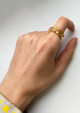 Load image into Gallery viewer, Obi Entwined Ring Gold

